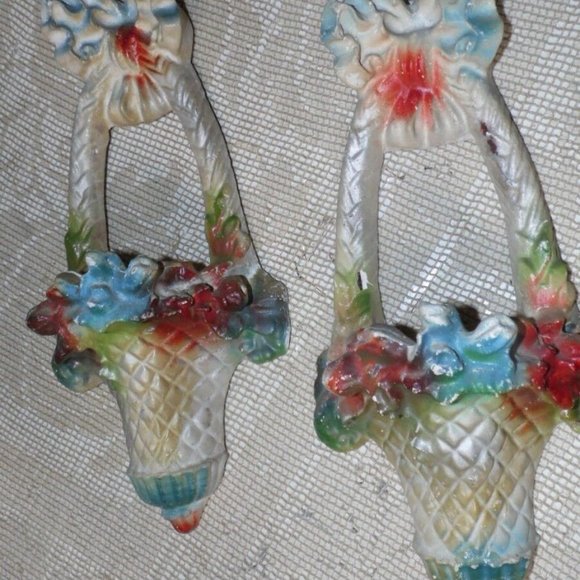VINTAGE CHALK WALL POCKETS SET FLORAL BASKETS DESIGN CARNIVAL PRIZE 30'S 40'S - Picture 2 of 8